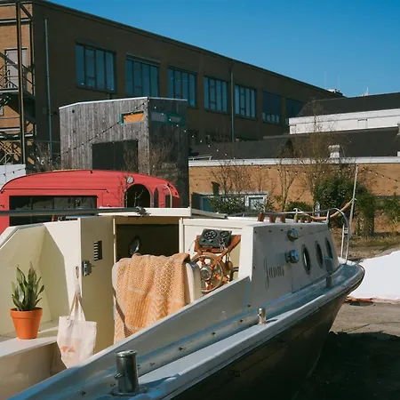 Campsite De Buitenkans Unique Cabins - Urban Camping Rotterdam
