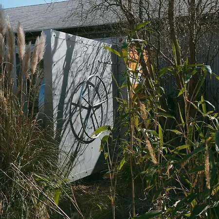 Campsite De Buitenkans Unique Cabins - Urban Camping Rotterdam